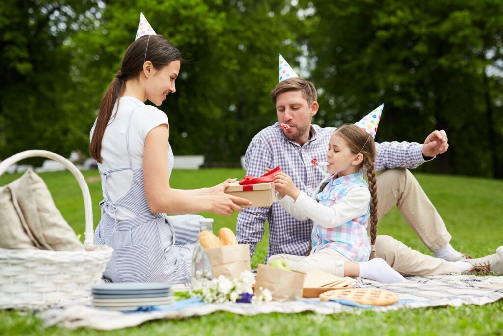 How to plan a picnic birthday party