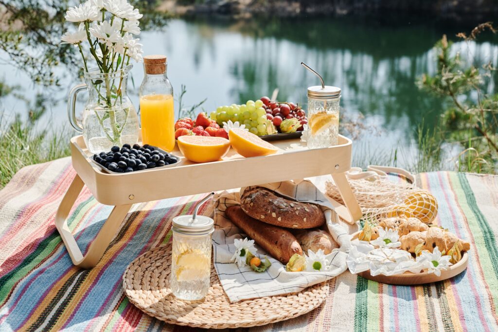 What to Bring for a Picnic Date