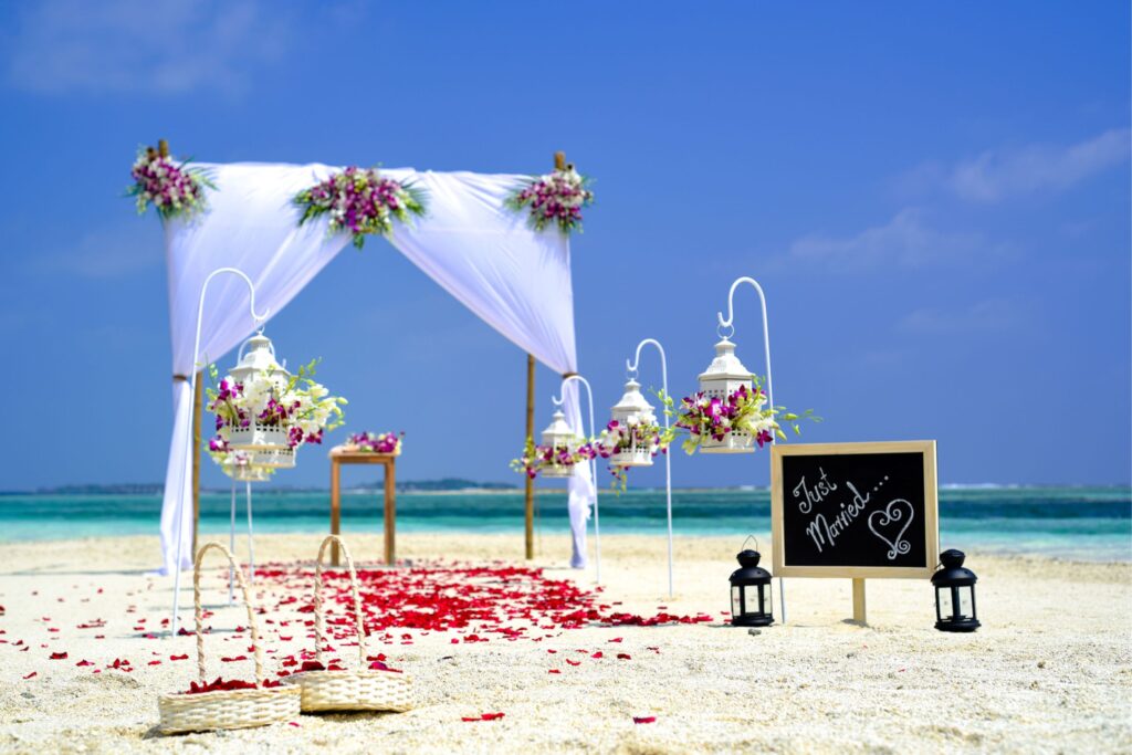 Seasonal Adjustments for Wedding Picnic Timing