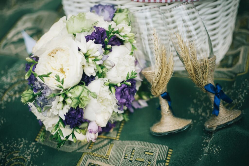 Use Visuals That Reflect the Picnic Setting